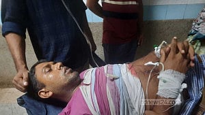 অস্ত্র পরীক্ষার সময় ‘অসাবধানতায়’ বেরোনো গুলিতে আহত ২ পুলিশ