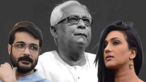 ‘সাদা ধুতি-পাঞ্জাবির এক সাদামাটা মানুষ ছিলেন তিনি’, বুদ্ধদেবের প্রয়াণে শোকার্ত টালিগঞ্জ