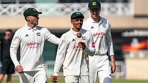 অভিষেকে ৭ উইকেট নিয়ে ১৬ বছর বয়সী ফারহানের ইতিহাস