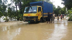 ফেনীতে টানা বর্ষণে নদ-নদীর পানি বৃদ্ধি, ৮০ গ্রাম প্লাবিত