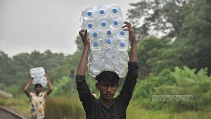 ত্রাণ প্রচুর, অভাব সুপেয় পানির