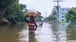 বন্যার পরিস্থিতি পর্যবেক্ষণে ফেনীর পথে দুর্যোগ উপদেষ্টা