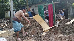 বন্যার এক মাস: সব হারিয়েও ঘুরে দাঁড়ানোর লড়াই