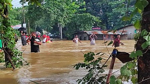 বন্যার ভয়াবহতা: বাঁধের রাজনীতি ও আসন্ন সংকট