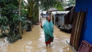বৃষ্টি কমায় বন্যার উন্নতি, সচল হচ্ছে মোবাইল নেটওয়ার্ক