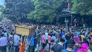 গণভবনের লুটের মালপত্র নিয়ে আনন্দ প্রকাশ: মানসিক বিকারগ্রস্ততা নাকি অন্য কিছু?