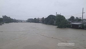 হবিগঞ্জে বিপদৎসীমার উপরে নদীর পানি, ভাঙন ঠেকানোর চেষ্টা