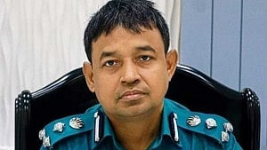 হারুনের বিরুদ্ধে চাঁদাবাজি ও জমি দখলের মামলা