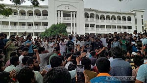 আপিল বিভাগের ৫ বিচারপতির পদত্যাগ