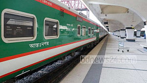 ২৮ দিন পর আন্তঃনগর ট্রেন চলাচল শুরু