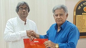 পাটের স্বর্ণযুগ ফেরাবে সোনালী ব্যাগ: উপদেষ্টা