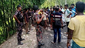লালমনিরহাট সীমান্তে বিএসএফের কাঁটাতারের বেড়া নির্মাণের চেষ্টা, বিজিবির বাধা