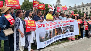 হিন্দুদের রক্ষায় ব্রিটিশ পার্লামেন্ট ও বিবিসির সামনে বিক্ষোভ