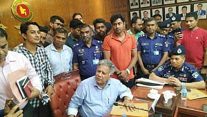 পোশাক বদলাচ্ছে পুলিশের, কর্মবিরতি প্রত্যাহার