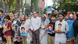 গুম: ‘আমরা এমনই হতভাগা, জানি না আমাদের বাবা জীবিত নাকি মৃত’