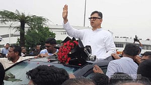 ৯ বছর পর দেশে ফিরেছেন বিএনপি নেতা সালাহ উদ্দিন