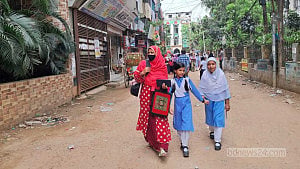 ভয়-আতঙ্ক নিয়েই স্কুলে ফেরা