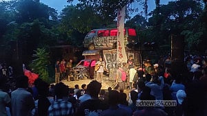 হঠাৎ আড্ডা-গানে মুখর ‘ছবির হাট’, গাইলেন র‍্যাপার হান্নানও
