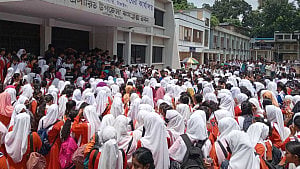 প্রশাসন নাকি বালুখেকোরাই শক্তিশালী ?