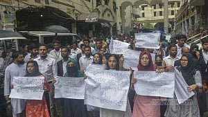 প্রার্থনা ও ছাত্র-জনতার গণমিছিল কর্মসূচি কোটা আন্দোলনকারীদের