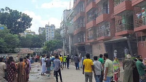 টাঙ্গাইলে এমপি ছোট মনিরের বাড়িতে আগুন