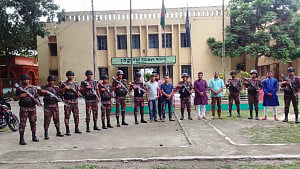 সীমান্তের ২১ থানায় পুলিশের নিরাপত্তায় বিজিবি