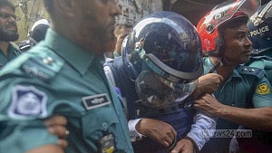 কারাগারে ডিভিশন দিচ্ছে না, আদালতে পলকের নালিশ