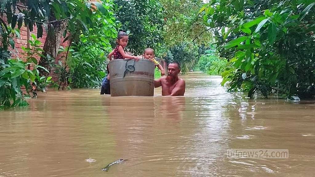 ভারি বৃষ্টি আর উজানে ঢলে ২০২৪ সালের অগাস্টে নজিরবিহীন বন্যার সাক্ষী হয় ফেনী, কুমিল্লা, নোয়াখালীসহ দক্ষিণ-পূর্বের কয়েকটি জেলা।