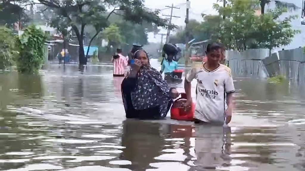 বন্যায় সবচেয়ে বেশি দুর্দশায় পড়েছে ফেনী জেলার চার উপজেলার মানুষ। 