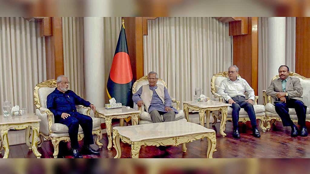 প্রধান উপদেষ্টার সঙ্গে সংলাপে জাতীয় পার্টির চেয়ারম্যান জি এম কাদেরের নেতৃত্বে নেতারা। 