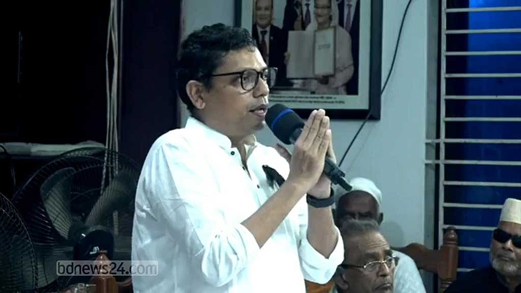 তাদের ভুলের জন্য শেখ হাসিনাকে ভুল না বোঝার অনুরোধ করে পলক বলেছেন, শেখ হাসিনা অনিরাপদ থাকলে অনিরাপদ হবে বাংলাদেশ।