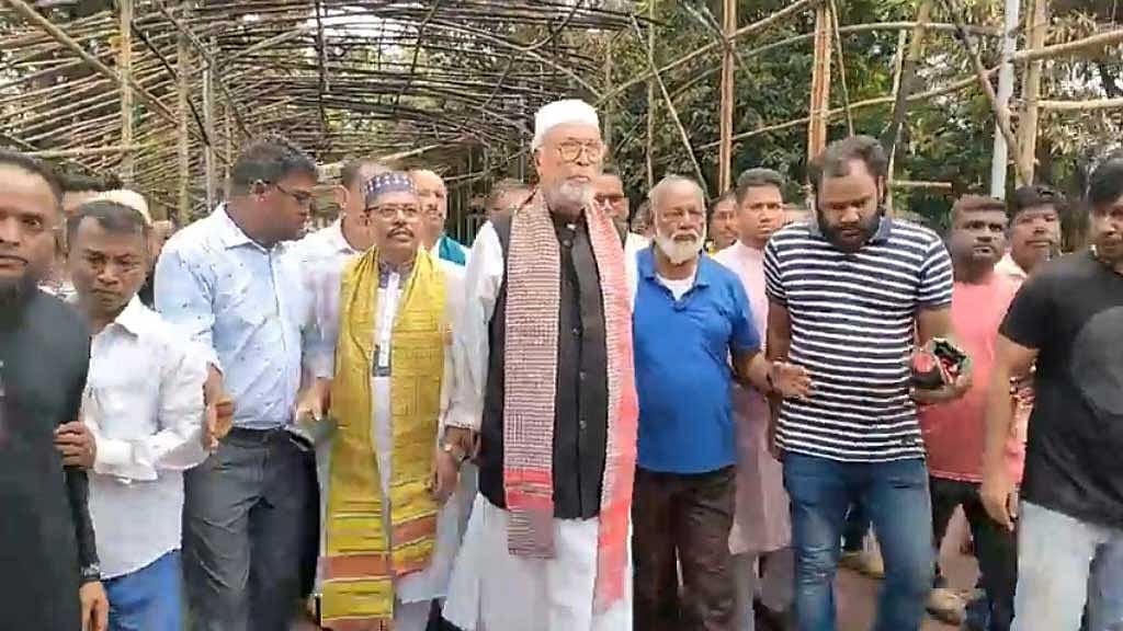বুধবার ধানমন্ডি ৩২ নম্বরে পুড়িয়ে দেওয়া বঙ্গবন্ধু স্মৃতি জাদুঘর পরিদর্শনে যান কৃষক শ্রমিক জনতা লীগের নেতা আবদুল কাদের সিদ্দিকী। 