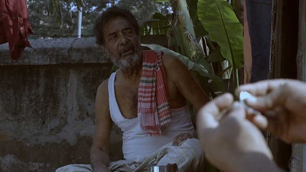 'দাঁড়কাক' সিনেমার দৃশ্যে জয়ন্ত চট্ট্যোপাধ্যায়