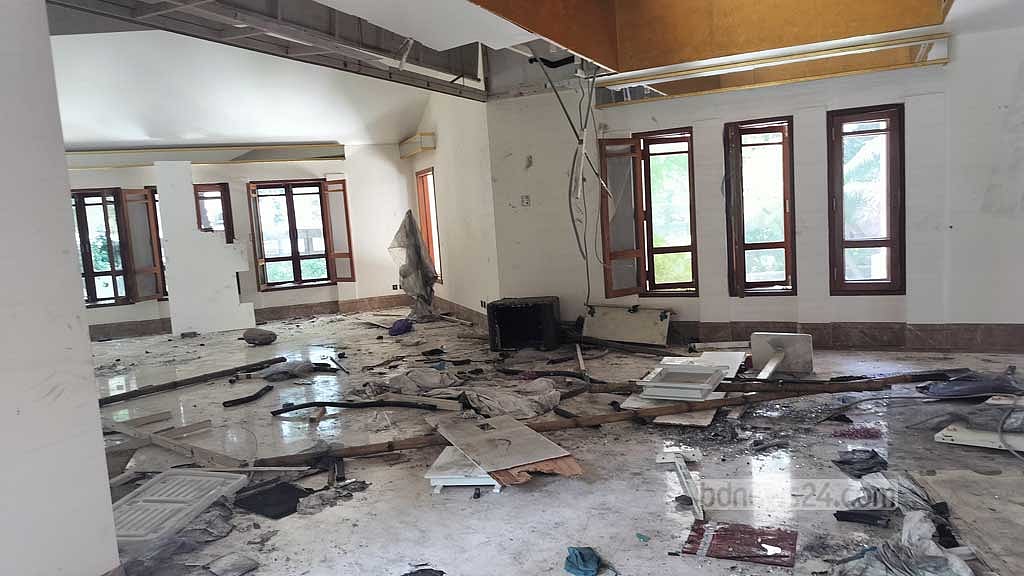 সালমান এফ রহমানের গুলশানের বাড়ির ভেতর তছনছ করা একটি কক্ষ। 
