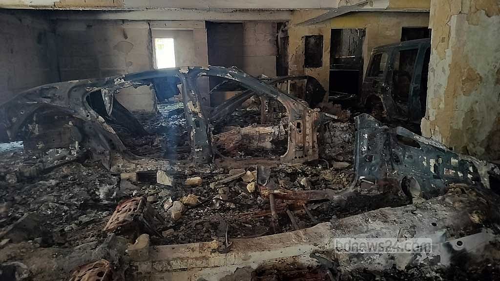 সালমান এফ রহমানের গুলশানের পুড়িয়ে দেওয়া গাড়িগুলোর কঙ্কালও আর ব্যবহার উপযোগী নেই।