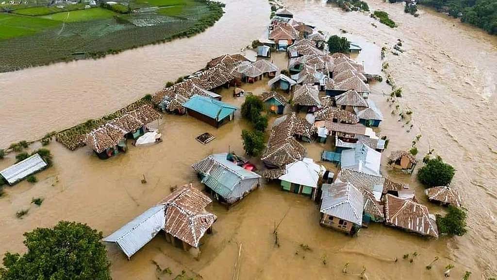 ভারতের ত্রিপুরায় এবার অতিভারী বৃষ্টিপাতে আকস্মিক বন্যা দেখা দিয়েছে।