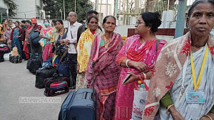বেনাপোল দিয়ে ৭৫ ইসকন ভক্ত গেলেন ভারতে