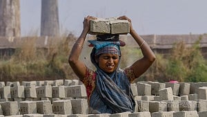 ভাটার কাজেও পিছিয়ে নেই নারী