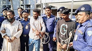 চাঁদপুরে অটোচালককে হত্যার পর ব্যাটারি বিক্রি, তিনজন গ্রেপ্তার