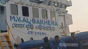 মেঘনার সেই জাহাজের সুকানির শ্বাসনালী কাটা, ঢাকা মেডিকেলে ভর্তি