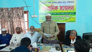 চুয়াডাঙ্গায় অবৈধ যানবাহন বন্ধ না হলে গণপরিবহন বন্ধের হুঁশিয়ারি
