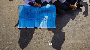 সারজিসের আশ্বাসে শাহবাগ ছাড়লেন চিকিৎসকরা, কর্মবিরতি ‘চলবে’