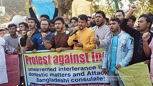 বাংলাদেশ মিশনে হামলা: বিলোনিয়া সীমান্তে ছাত্র-জনতার বিক্ষোভ