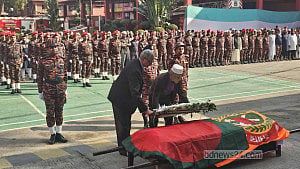 ফায়ার ফাইটার নয়নের জানাজায় উপদেষ্টা, বললেন ‘আমাদেরই ব্যর্থতা’