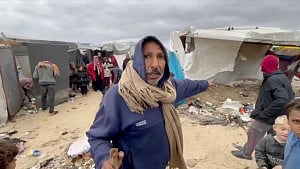 যুদ্ধে বাস্তুচ্যুত গাজাবাসী এখন শীতের সঙ্গে লড়ছে