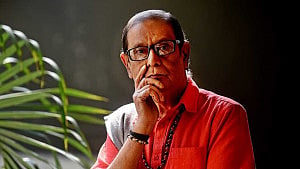 হেলাল হাফিজ : জলে আগুন জ্বালিয়েছেন যে কবি