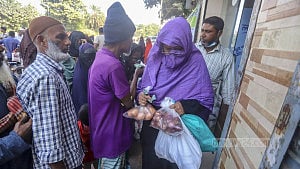 ‘দুর্মূল্যের বাজারে’ স্বস্তির আশায়