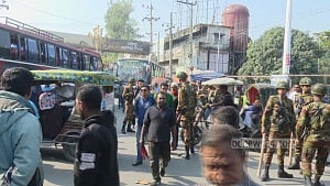 সাত ঘণ্টা পর রাজশাহী থেকে বাস চলাচল শুরু