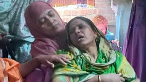 ‘অনেক স্বপ্ন ছিল ছেলেকে নিয়ে, এখন তার লাশ আমার কাঁধে’