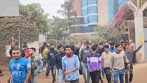 শ্রমিক অসন্তোষ, আশুলিয়ায় ২০ কারখানায় ছুটি ঘোষণা
